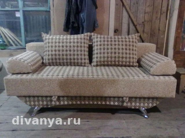 Мягкий диван без подлокотников. Цена от 15600 рублей.